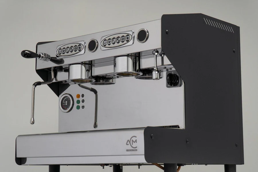 ACM Evolve A/2gr C — Profesionalna mašina za kafu, 2 grupe, kompaktna automatska